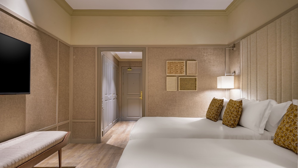 Deluxe Room, 1 King Bed, Garden View - Photo 2