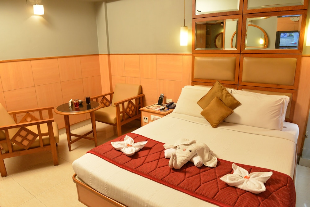Deluxe Room, 1 Queen Bed, City View
