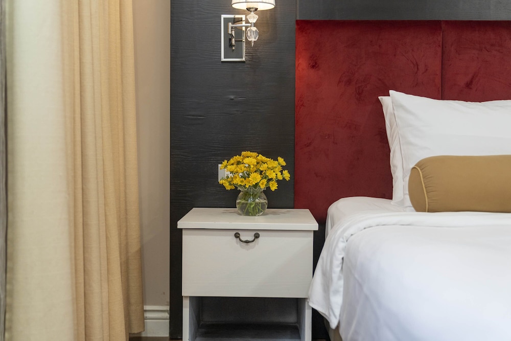 Junior Suite, Bathtub, City View photo 3