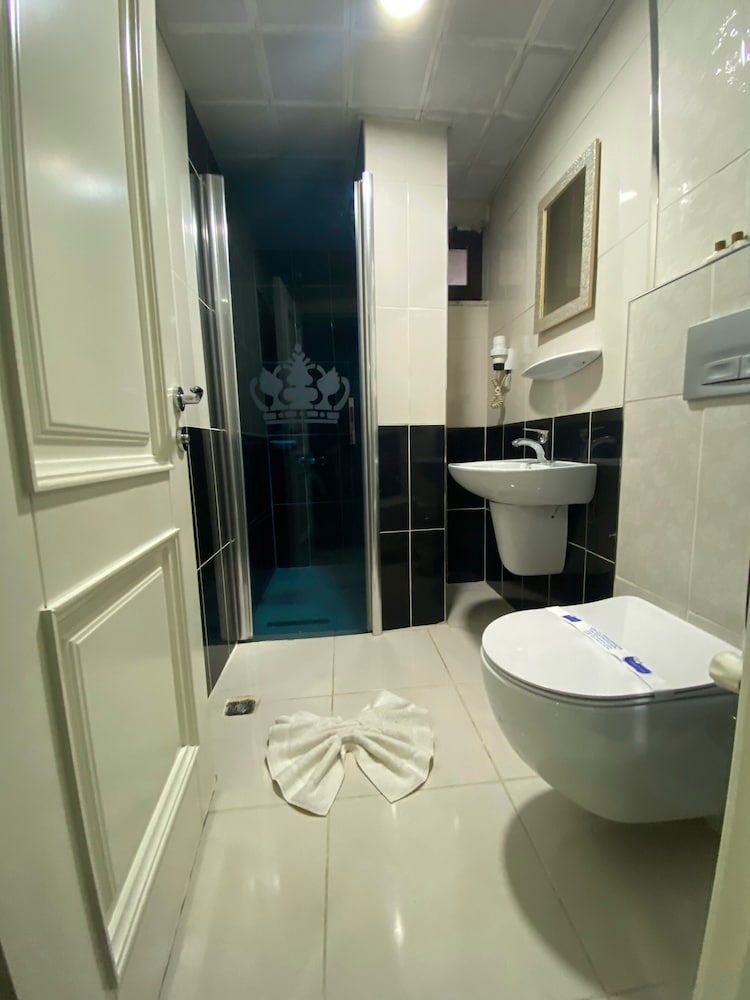 Economy Triple Room, Multiple Beds photo 3