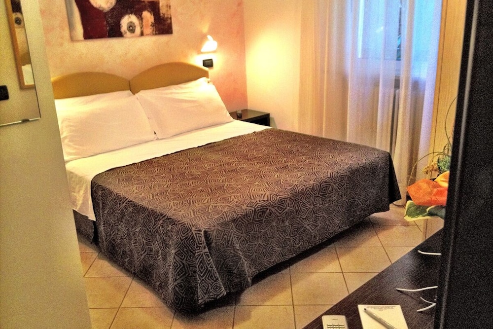 Economy Double or Twin Room photo 1