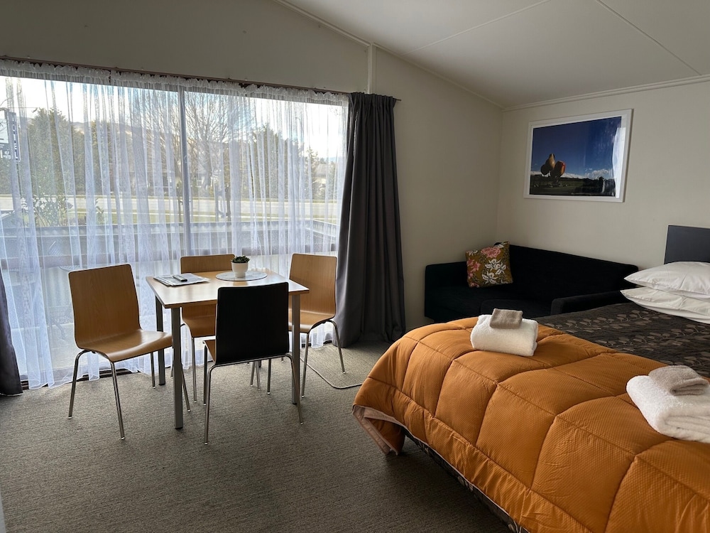2 Bedroom, Family Unit photo 3