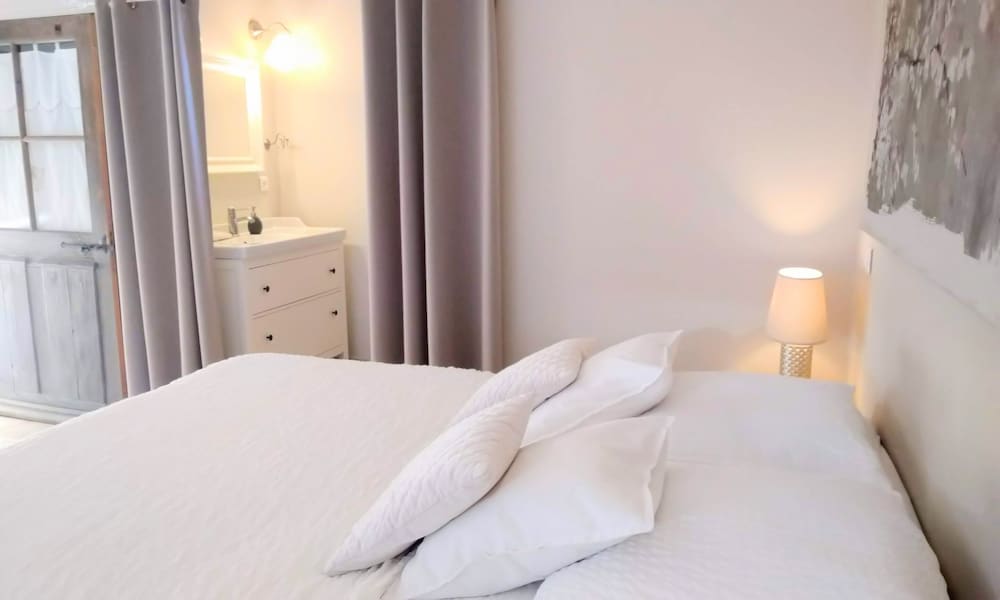 Superior Double Room, Private Bathroom, Pool View (Chambre  Magnanerie) photo 3