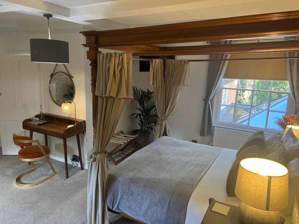 Luxury Room, 1 King Bed photo 3