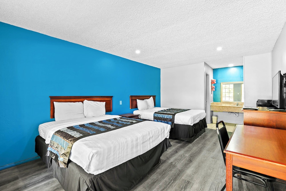 Room, 2 Queen Beds, Non Smoking photo 2