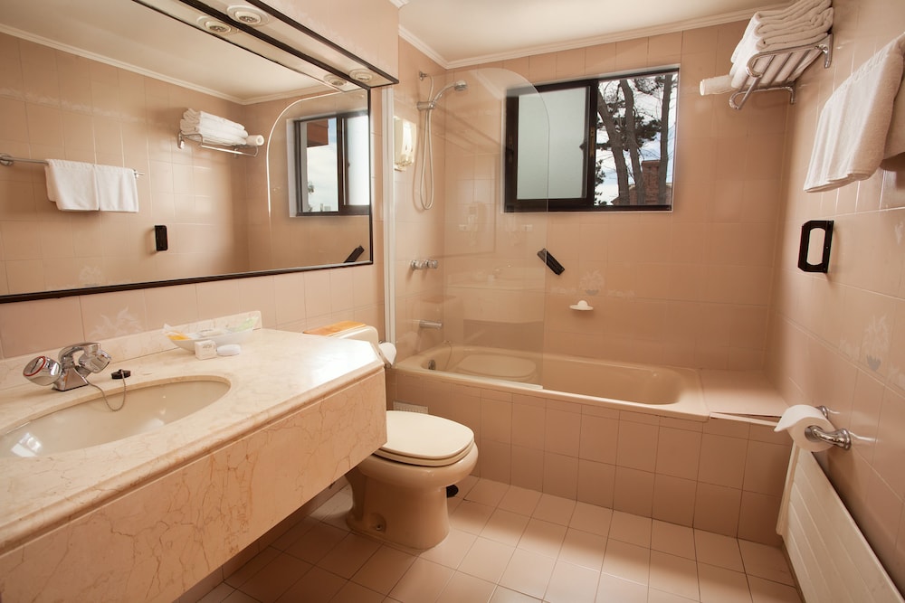 Standard Double Room, 1 King Bed, Partial Sea View photo 3