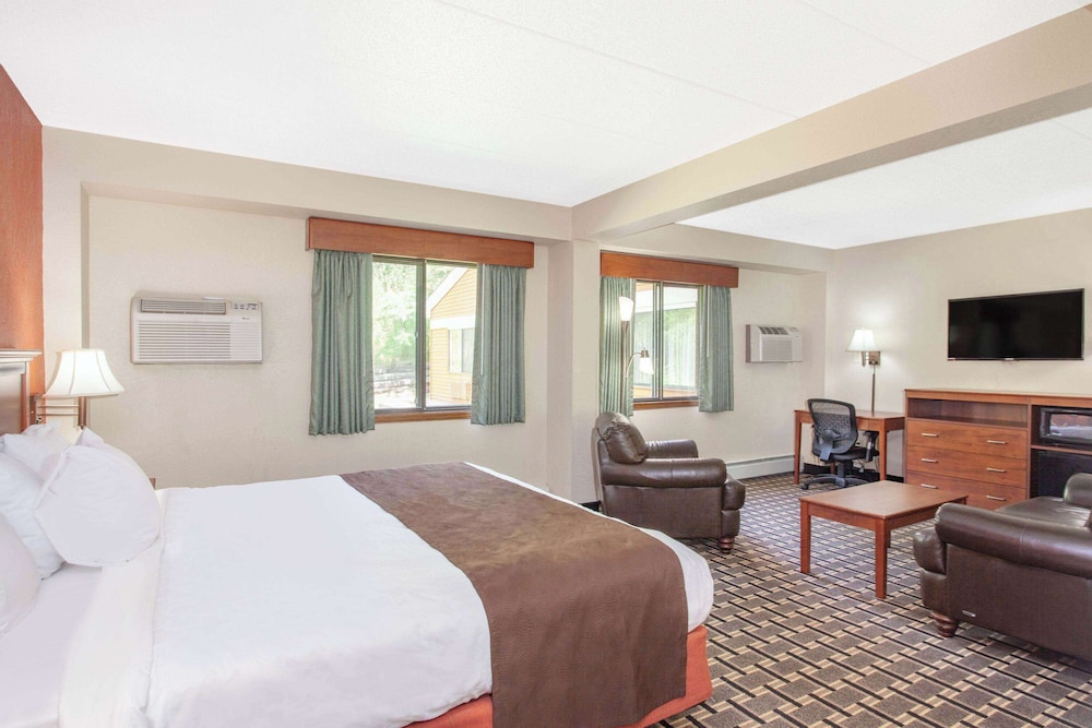 Studio Suite, 1 King Bed, Non Smoking photo 2