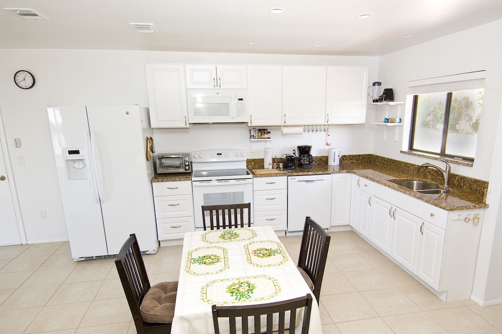 House, 2 Bedrooms, Lakeside (Vacation Home) photo 2