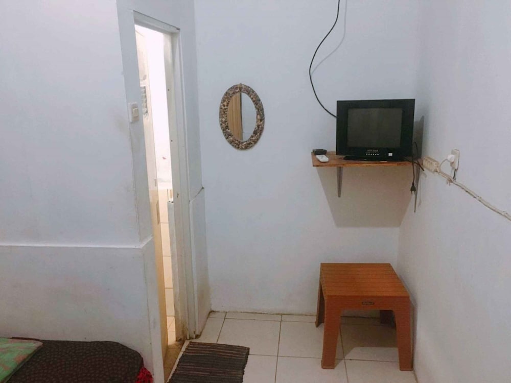 1-Bed AC - Photo 2