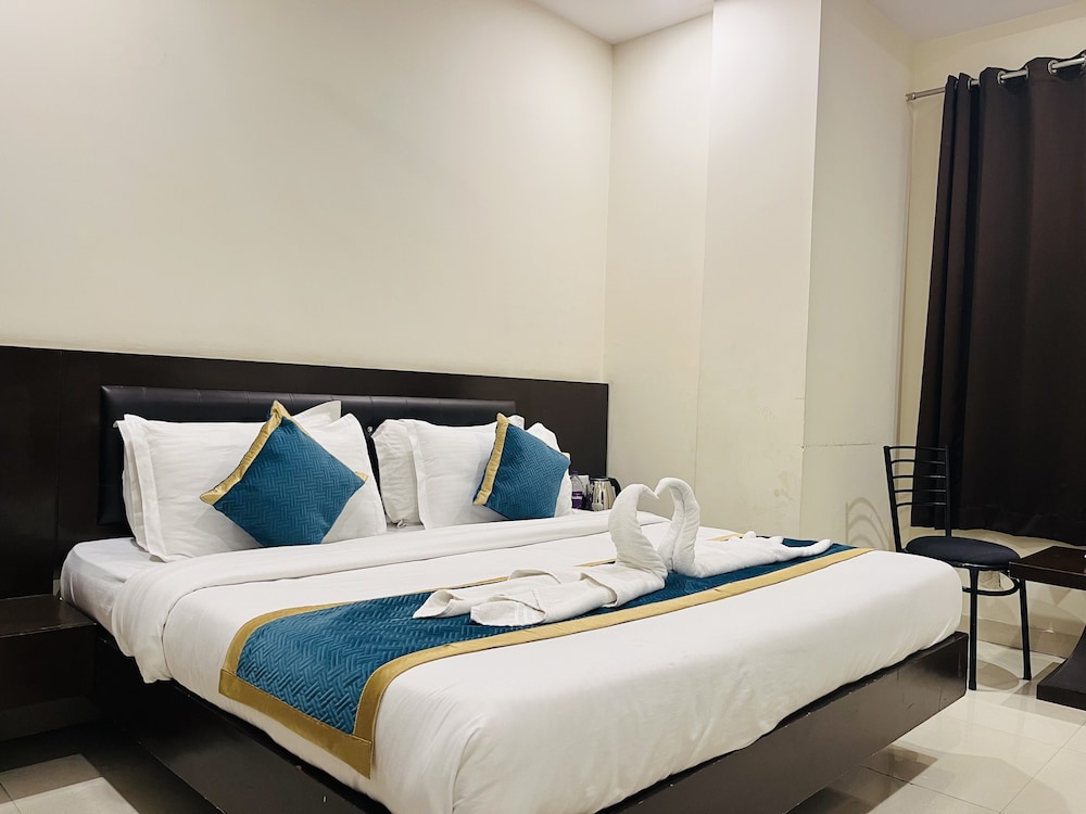 Deluxe Room - Photo 12