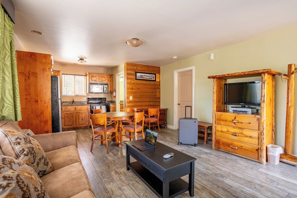 Family Room - Photo 13