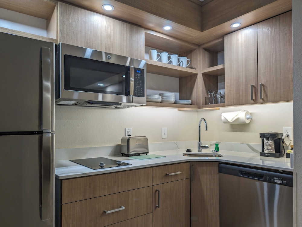 Suite, 1 King Bed, Kitchen - Photo 11