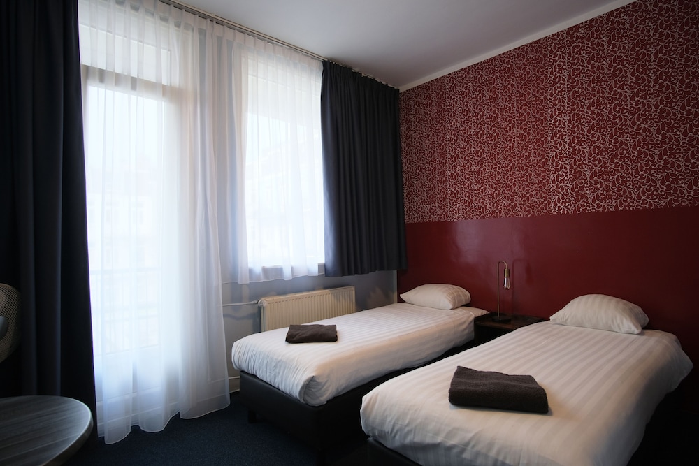 Twin Room, Shared Bathroom (Balcony) photo 2