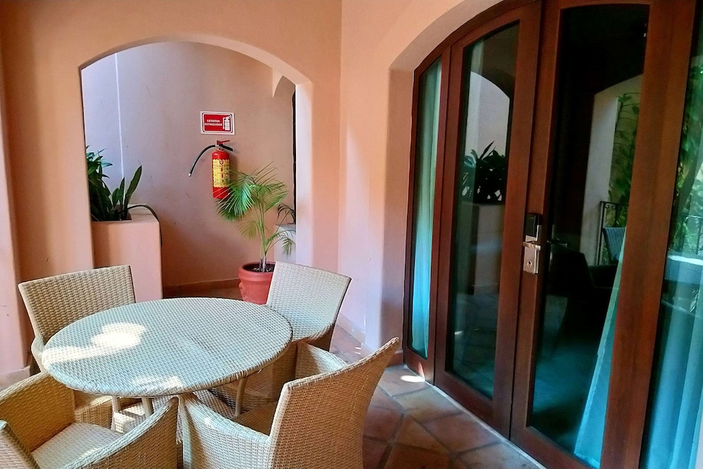 Suite, 3 Bedrooms - Photo 17