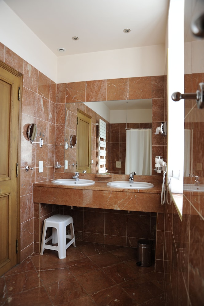Premium Room - Photo 4