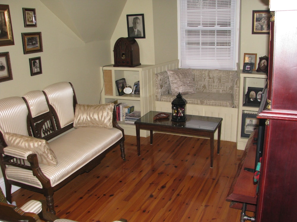 Standard Room, Multiple Beds, Shared Bathroom