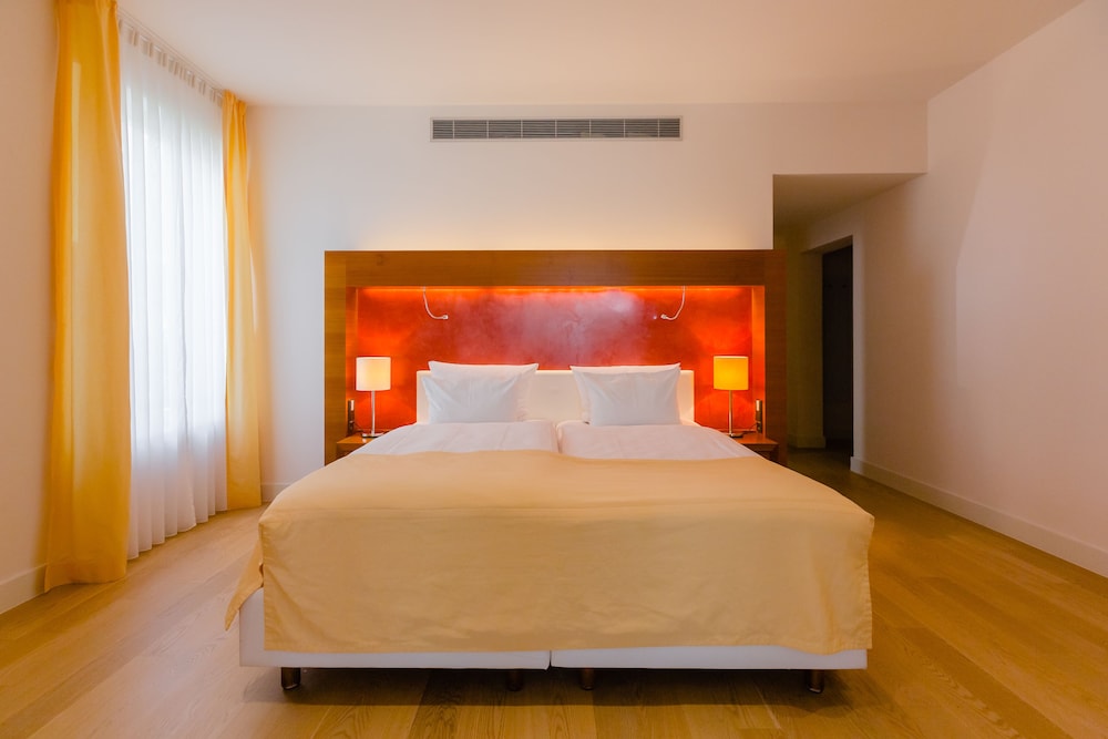 Deluxe Suite, Park View - Photo 2