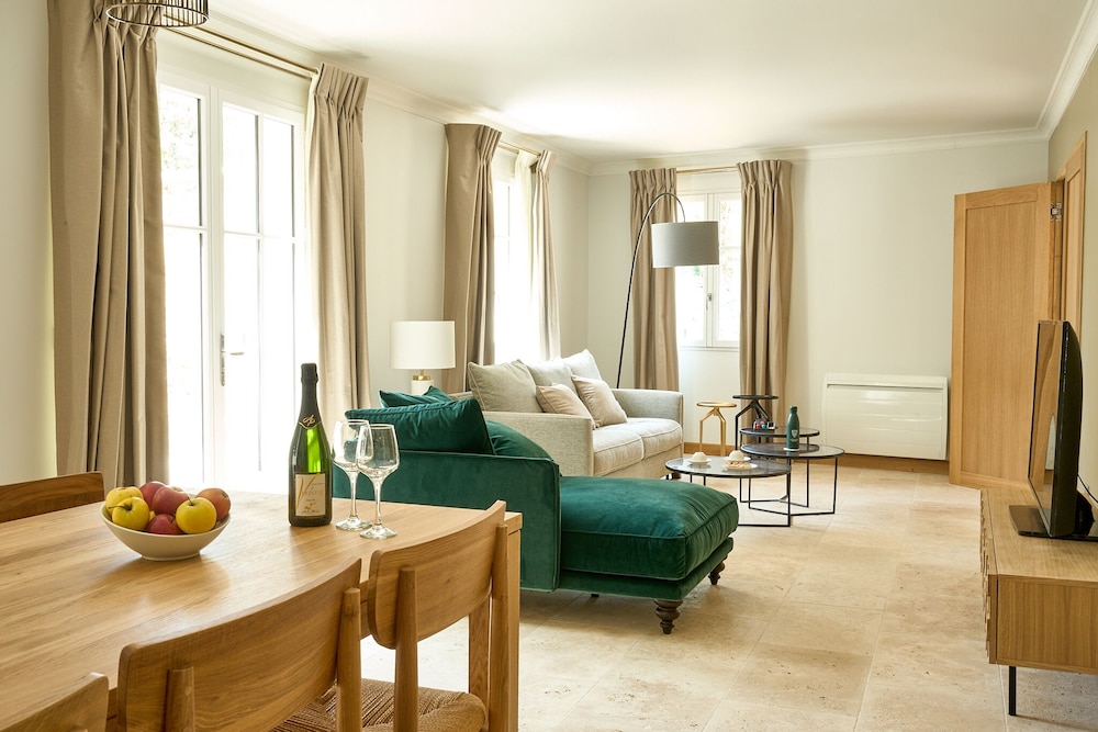 Luxury Suite photo 2