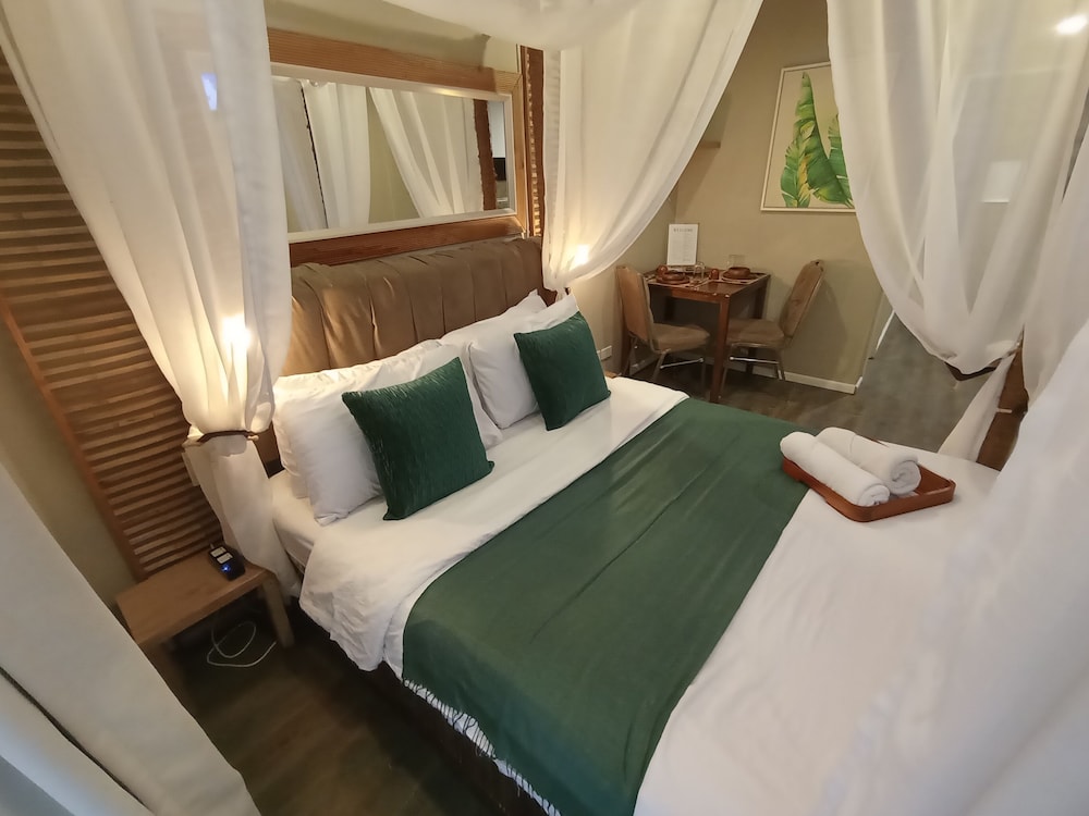 Signature Studio, 1 Queen Bed, Patio, Garden View (NO FRONT DESK, ONLY SELF CHECKIN) photo 3