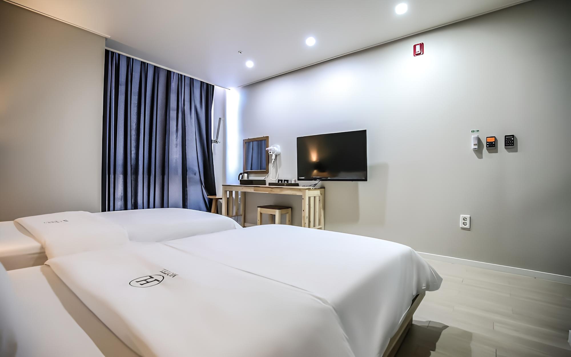 Room (Twin Room) - Photo 2