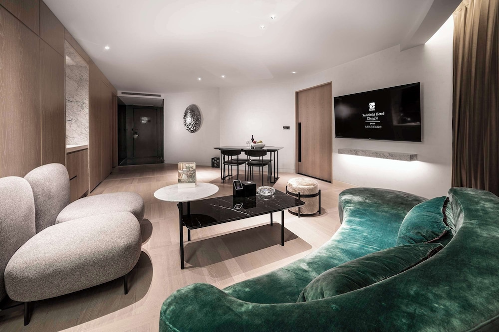 Deluxe Suite - Photo 5
