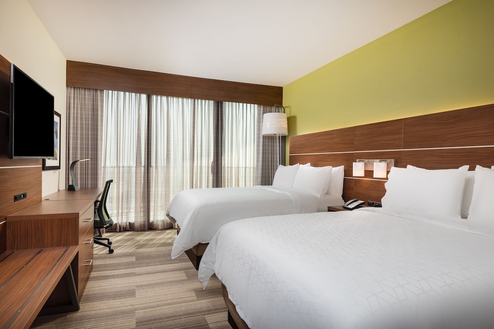 Standard Room, 2 Queen Beds, Accessible (Roll Shwr)