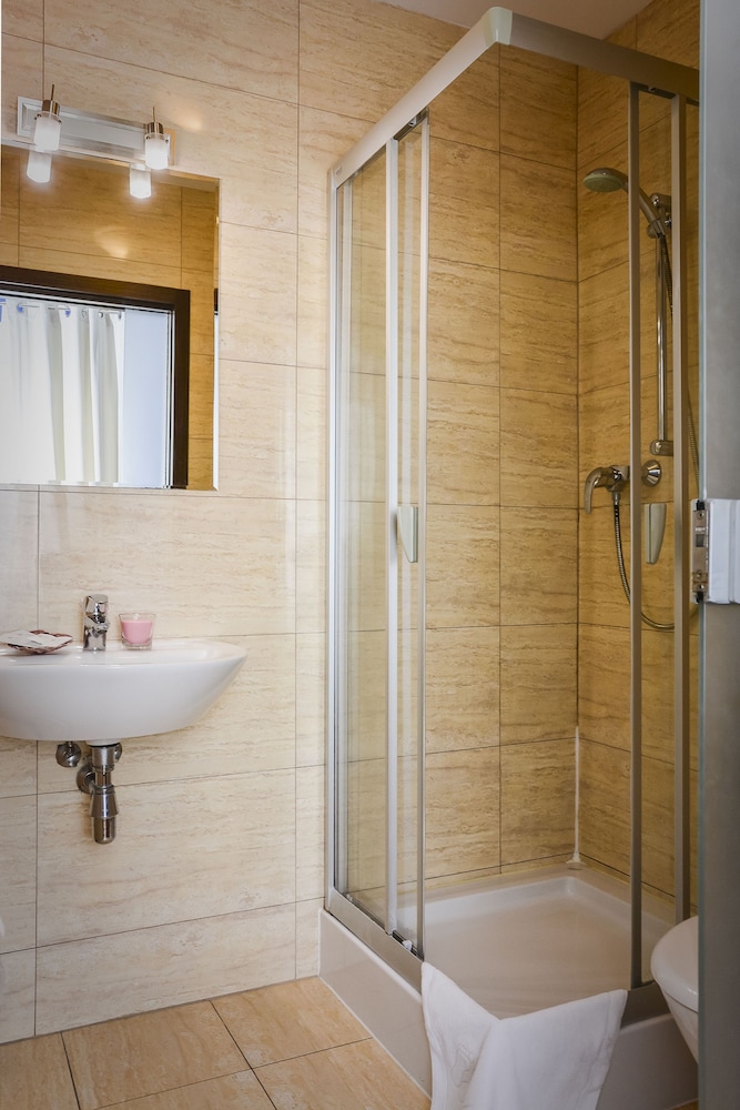 Basic Double or Twin Room photo 3