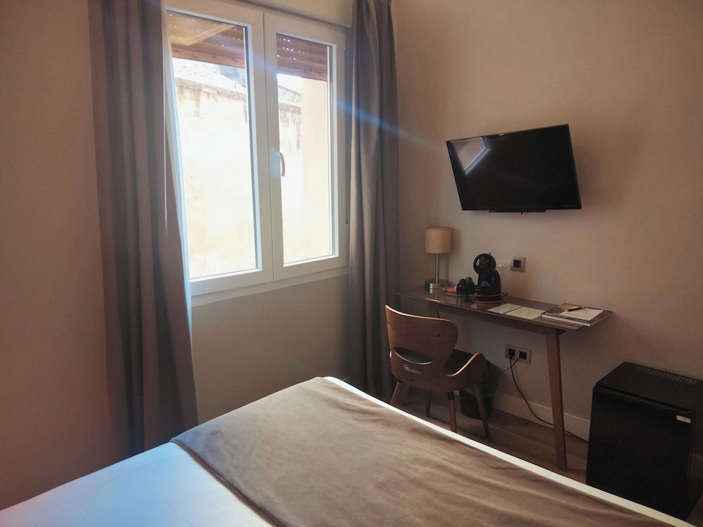 Double Room - Photo 3