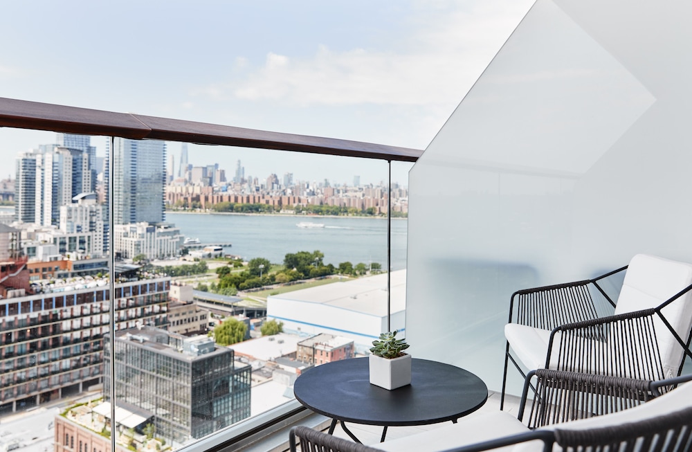 Room, 1 King Bed, Balcony (Gotham)