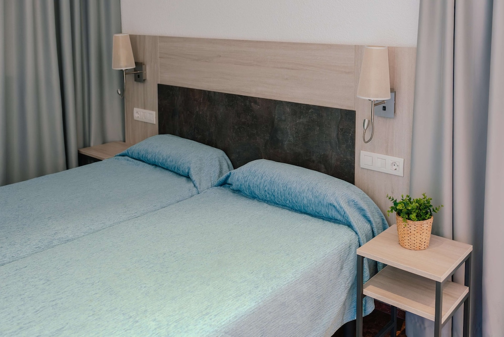 Triple Room (2 Adults) thumbnail 5