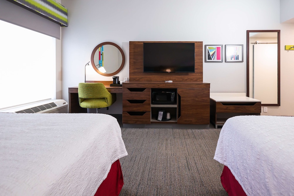 Room, 2 Queen Beds, Accessible, Non Smoking - Photo 4