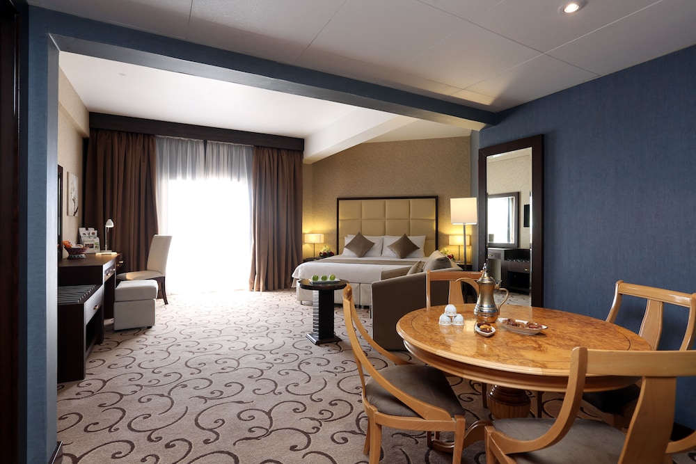 Junior Suite, Pool View - Photo 4