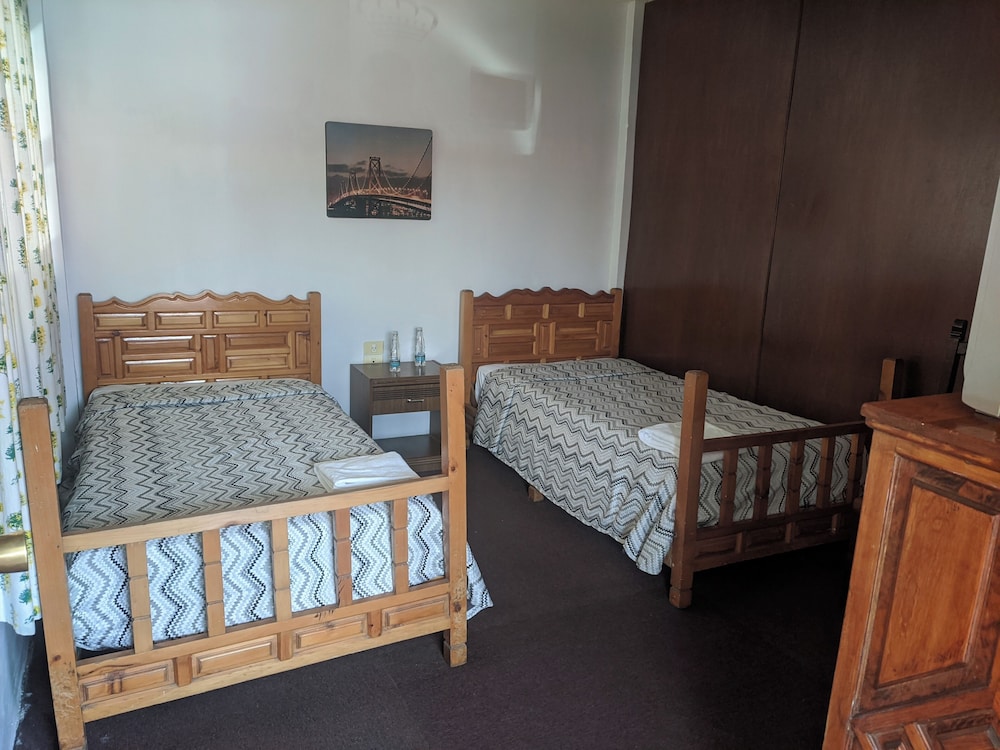 Room, 2 Double Beds photo 3