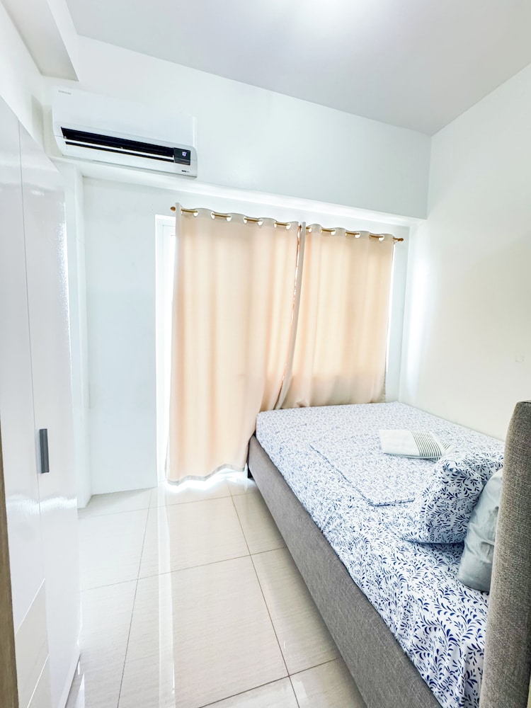 Comfort Condo, 1 Bedroom, Balcony, Pool View photo 2