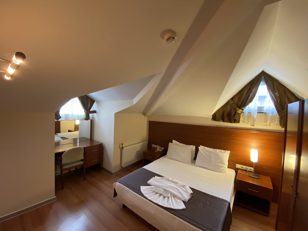 Junior Studio Suite, Non Smoking, City View photo 2