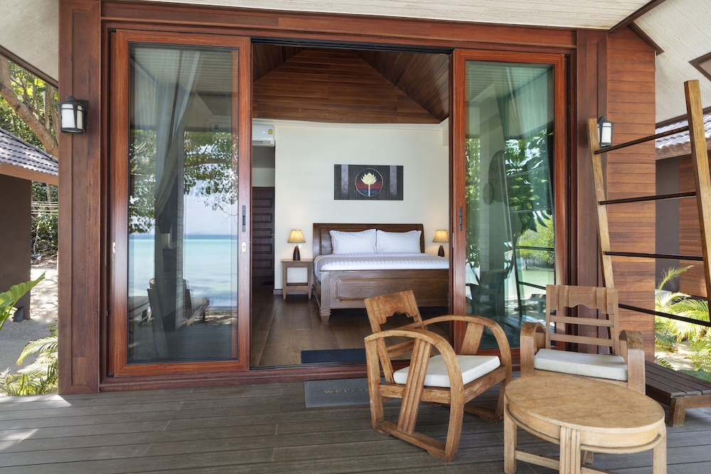 Beachfront Breeze - Photo 8