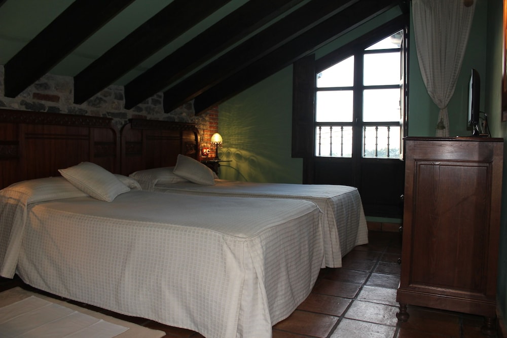 Standard Double or Twin Room - Photo 13