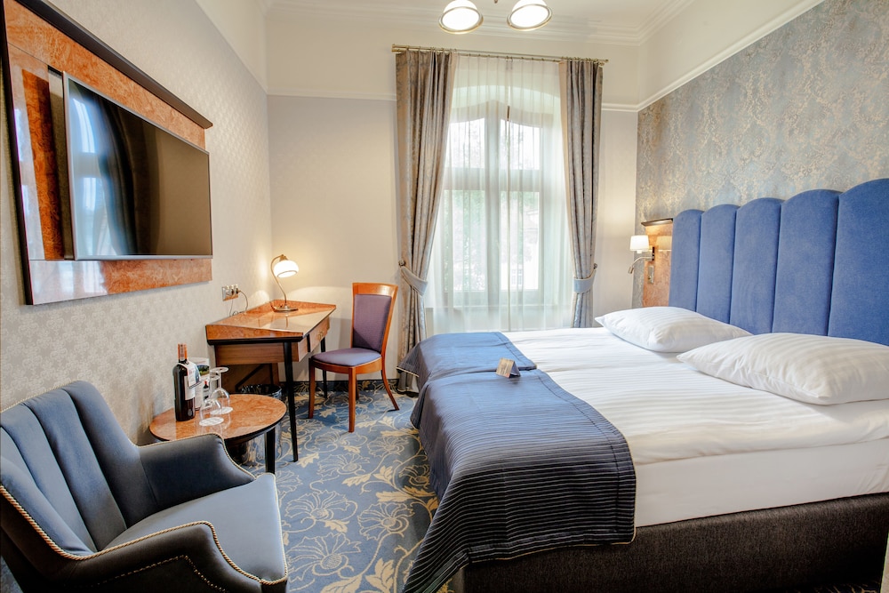 Business Double Room - Photo 1