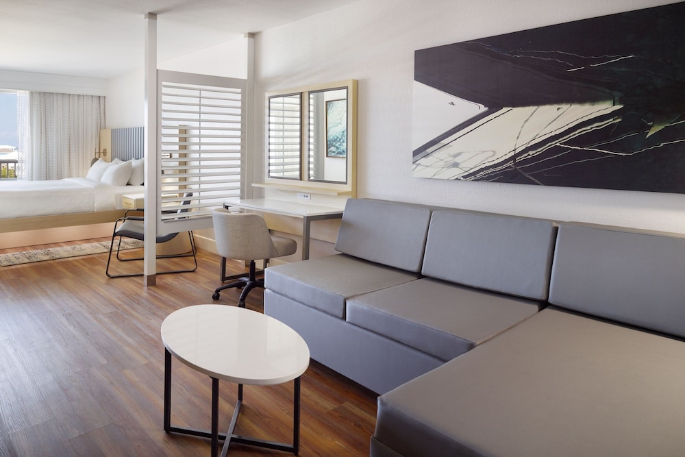 Studio, 1 King Bed with Sofa bed, City View (Balcony)