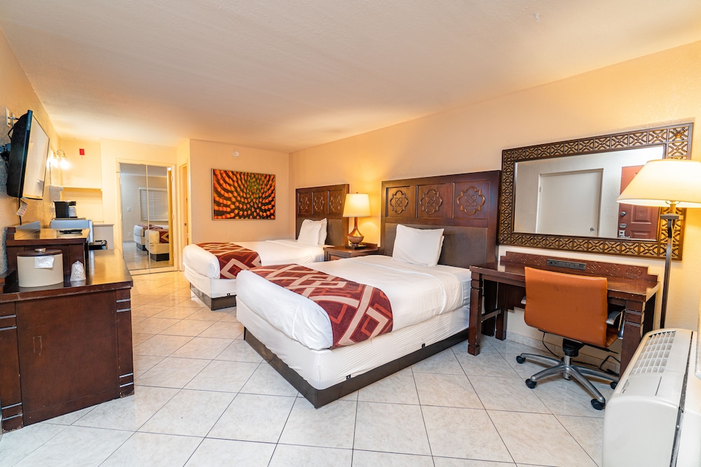 Deluxe Room, 2 Queen Beds - Photo 1
