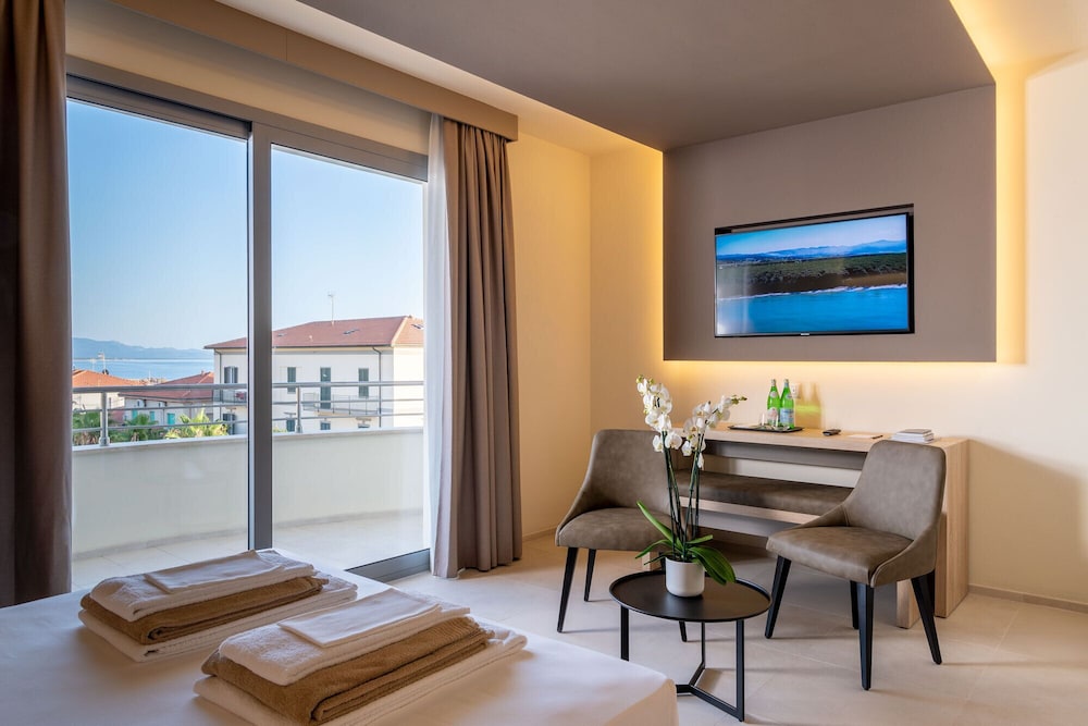 Superior Room, Partial Sea View