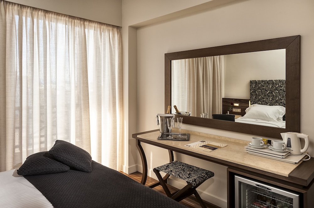 Superior Double or Twin Room, Balcony - Photo 11