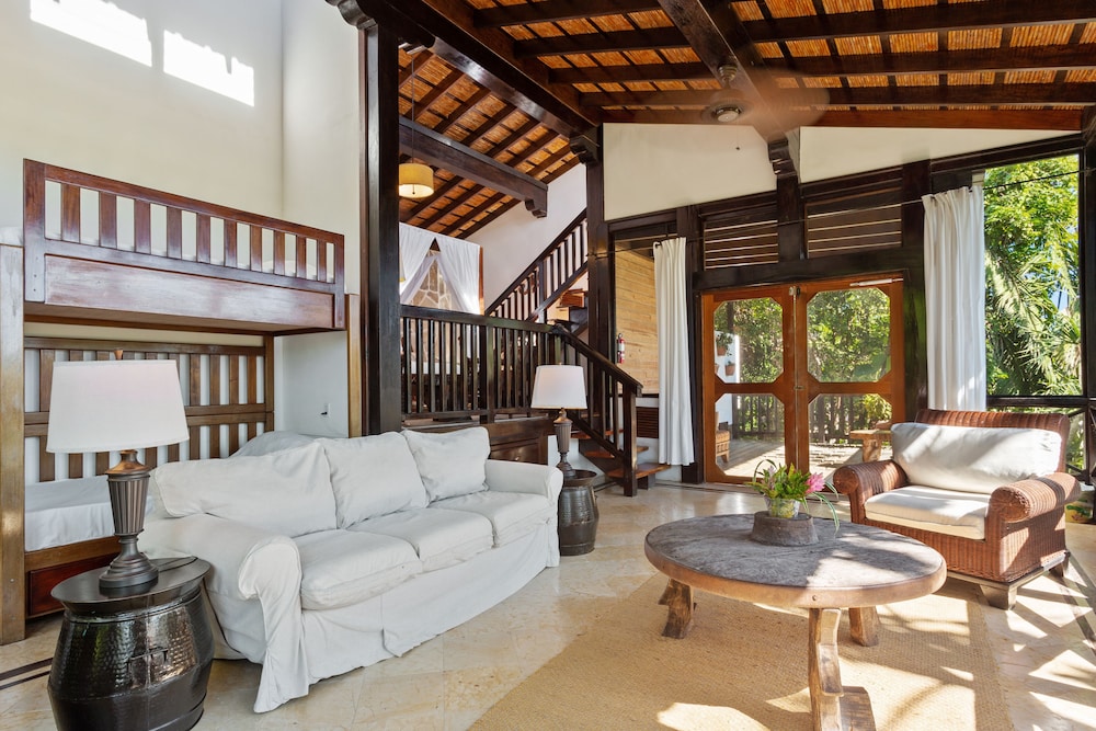 Luxury Tree House, 1 King Bed, Valley View photo 2