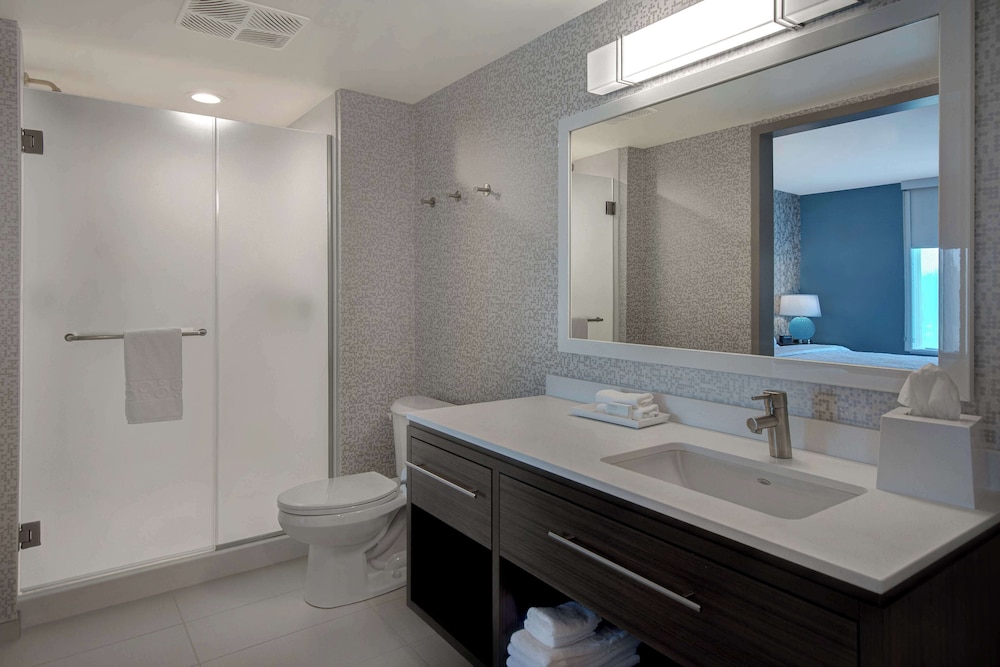 Suite, 1 Queen Bed, Accessible (Hearing) - Photo 4