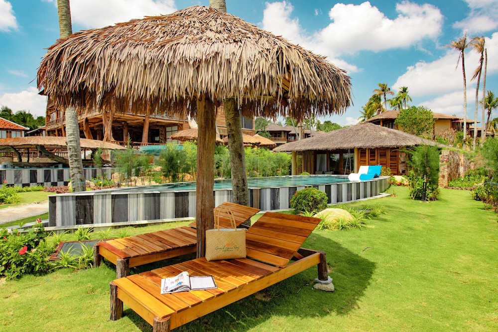 01-BR Villa Beach Front with Pool - Photo 4