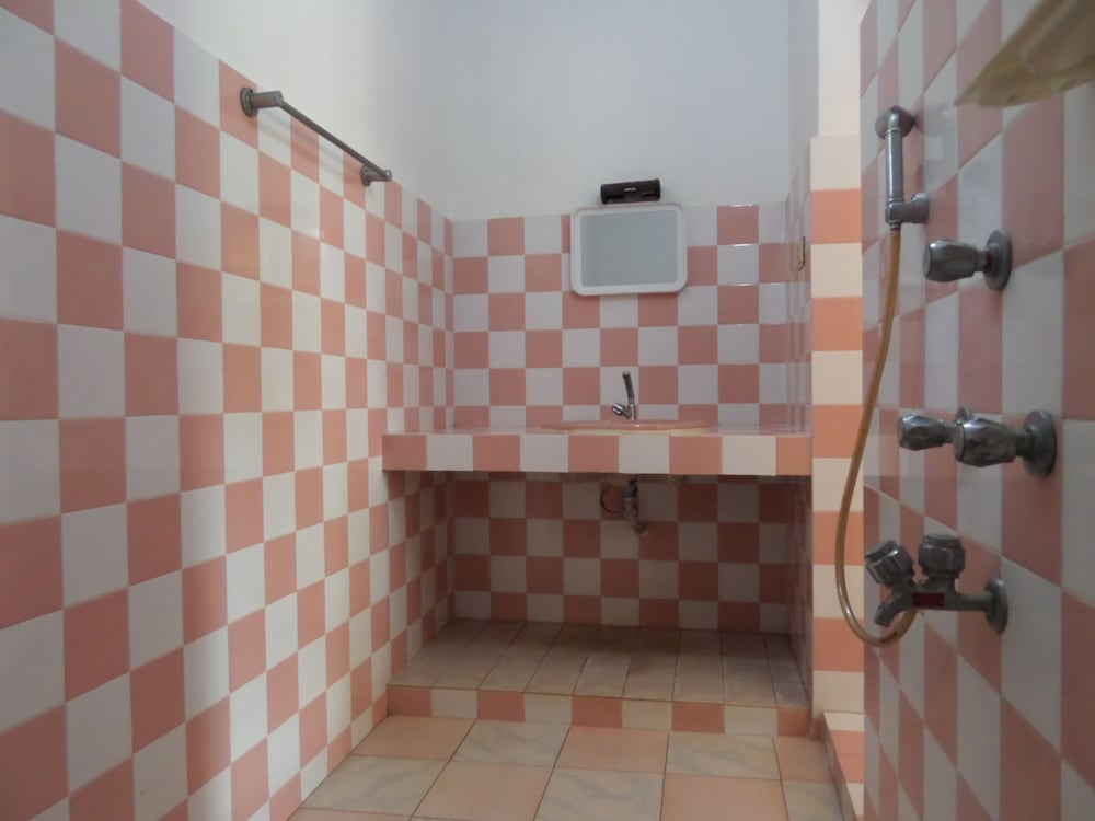 Deluxe Non Ac Room photo 3