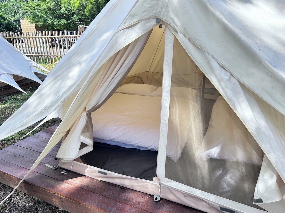 Deluxe Tent photo 2