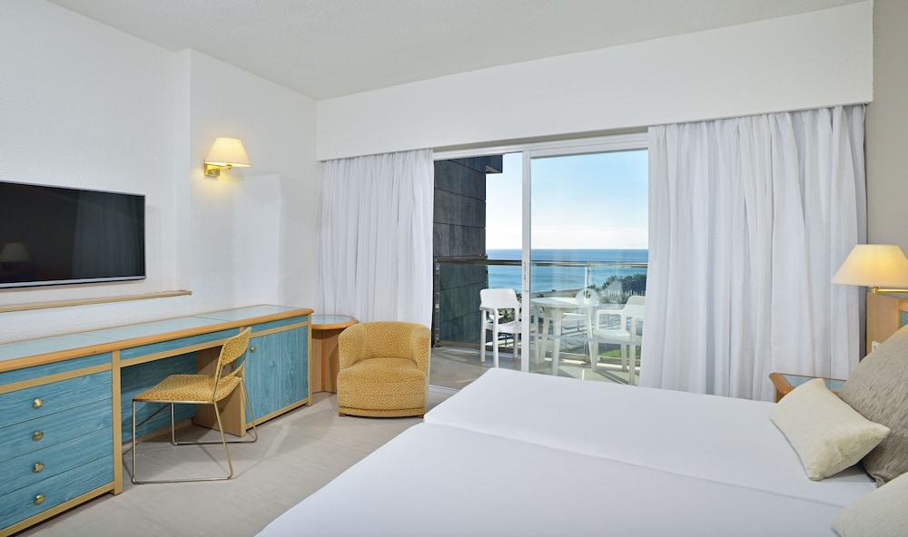 Room (Sol Side - 2 Ad + 1 Ch)