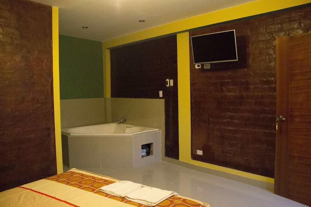 Suite, 1 King Bed, Jetted Tub photo 2