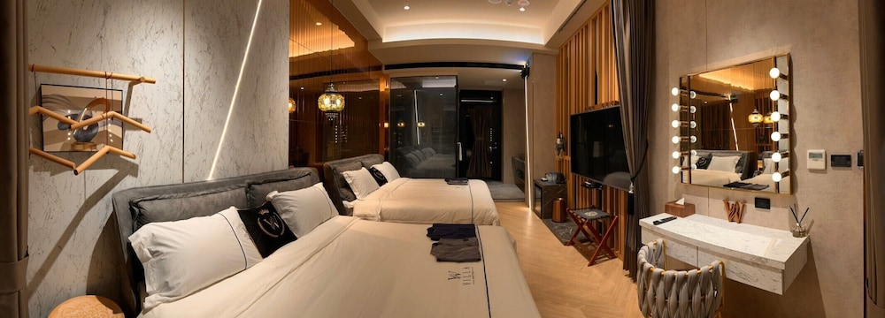 106 Garden Bath Villa Sea View Quadruple Room